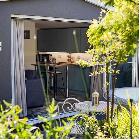Hideaway Cabin For Two On Edge Of New Forest Hinton  Exterior photo