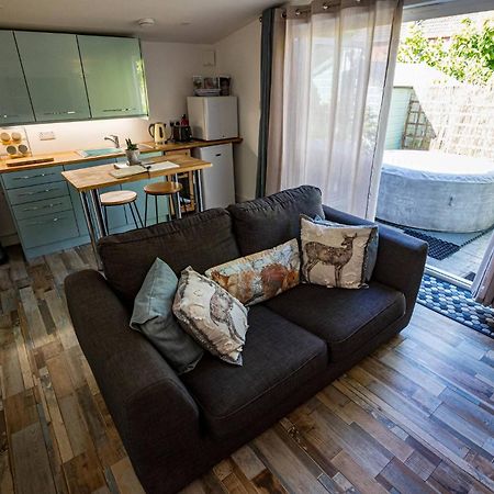 Hideaway Cabin For Two On Edge Of New Forest Hinton  Exterior photo